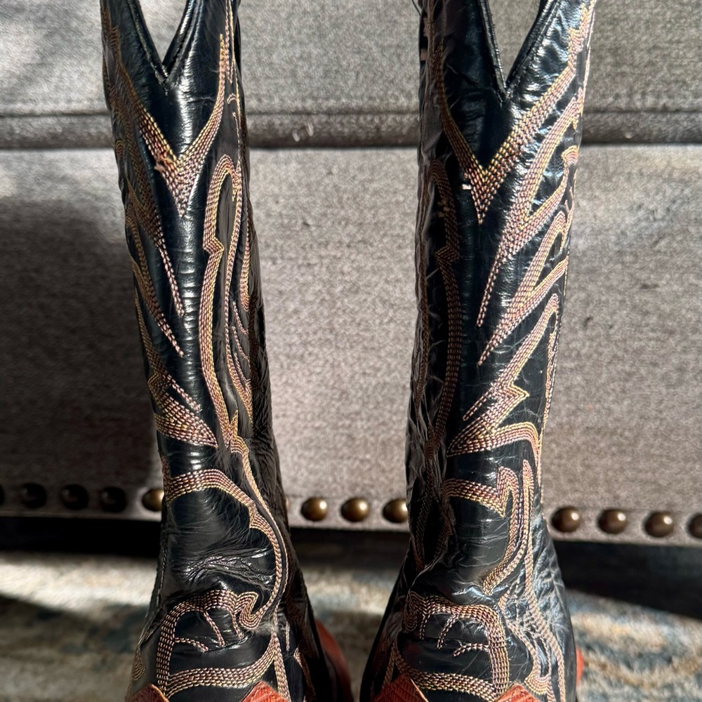 Vintage Tony Lama Exotic Lizard Black and Cognac Western Heeled Boots. - Picture 4 of 14